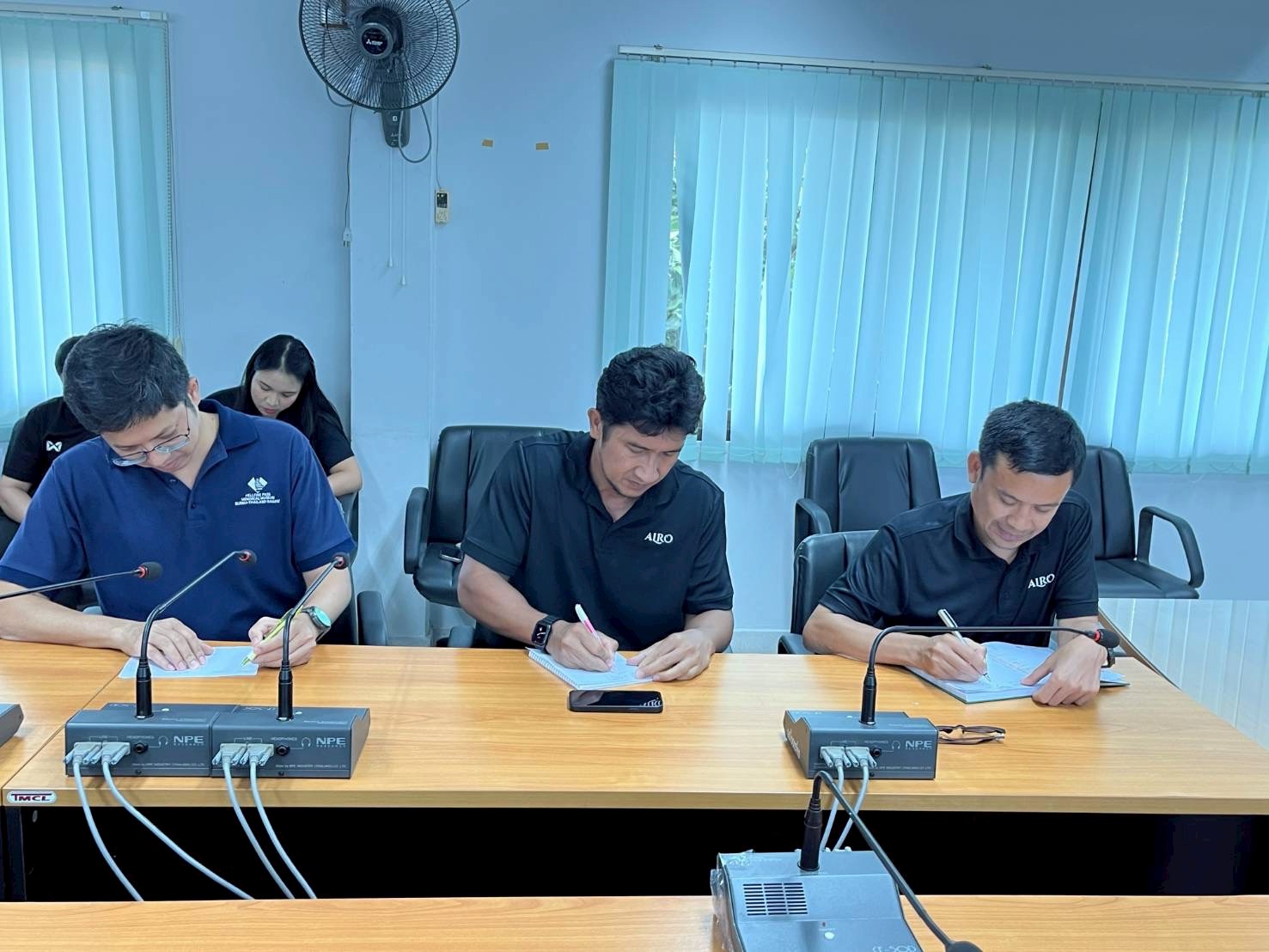 title - ผู้ตรวจราชการ ส.ป.ก. ประชุมติดตามผลการดำเนินงานตามแผนการตรวจราชการ ของ ส.ป.ก. ประจำปีงบประมาณ พ.ศ. 2569 รอบที่ 1 พร้อมลงพื้นที่มอบกิ่งพันธุ์โกโก้คุณภาพดีจำนวน 3,000 ต้น ณ จังหวัดชุมพร